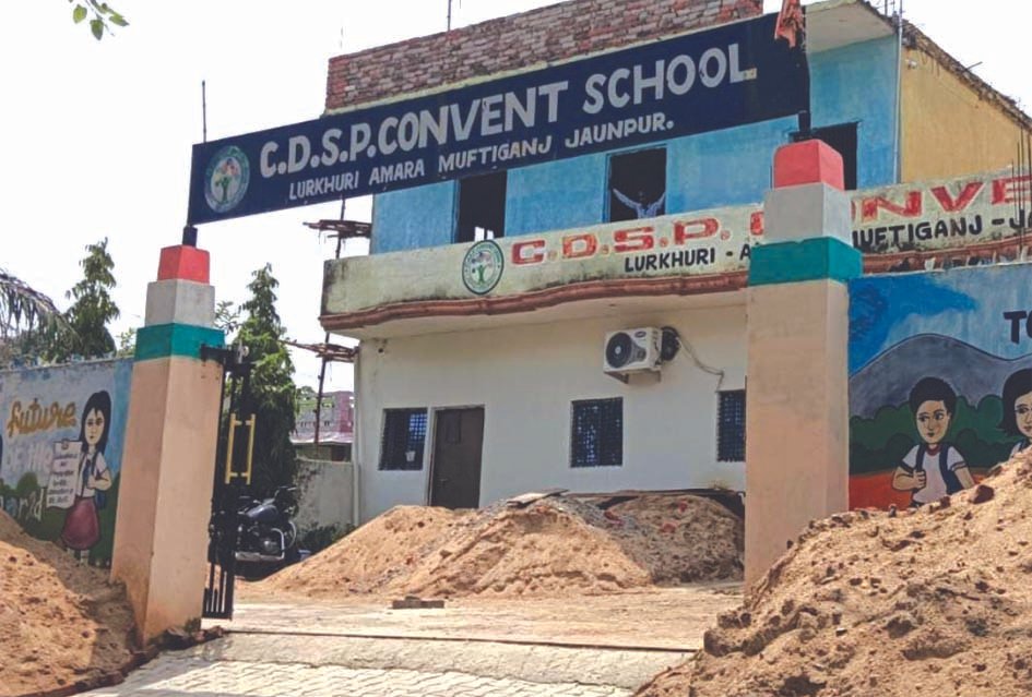 स्कूल कार्यालय में मारपीट और नकदी लूटने का आरोप, एसपी से शिकायत