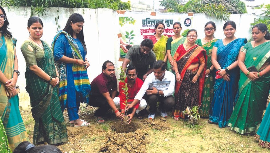 पर्यावरण संरक्षण के संकल्प के साथ पार्थ ग्लोबल स्कूल में पौधरोपण