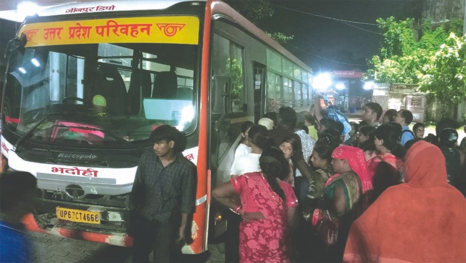रक्षाबंधन पर मुफ्त बस यात्रा का दावा, जौनपुर डिपो में व्यवस्था ध्वस्त रक्षाबंधन पर मुफ्त बस यात्रा का दावा, जौनपुर डिपो में व्यवस्था ध्वस्त