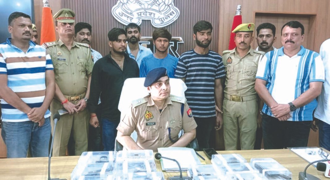 मछलीशहर में अवैध असलहा तस्करी का भंडाफोड़, तीन गिरफ्तार मछलीशहर में अवैध असलहा तस्करी का भंडाफोड़, तीन गिरफ्तार