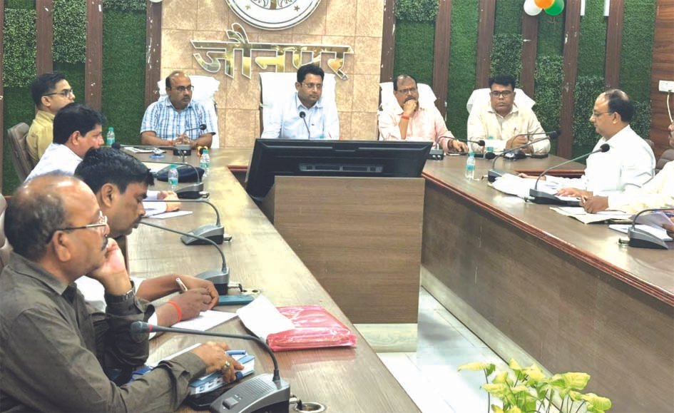 स्कूल-कॉलेजों के आसपास नशीले पदार्थों की बिक्री पर निगरानी स्कूल-कॉलेजों के आसपास नशीले पदार्थों की बिक्री पर निगरानी