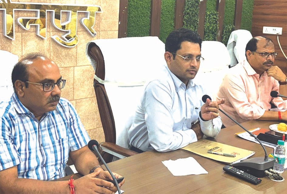 स्कूल वाहनों के चालक-परिचालकों का होगा चरित्र सत्यापन स्कूल वाहनों के चालक-परिचालकों का होगा चरित्र सत्यापन