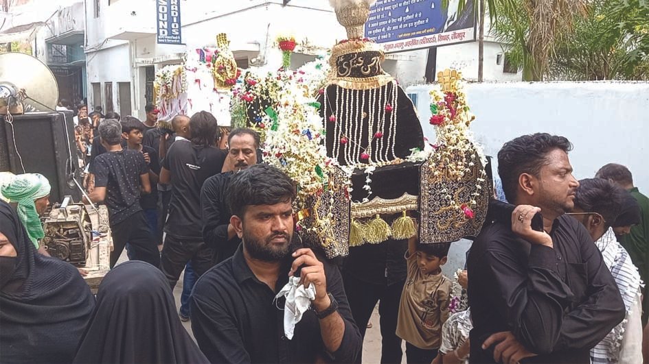 मातमी सदाओं से गूंजा जौनपुर, अय्यामे अज़ा के आखिरी दिन निकला चुप ताजिया