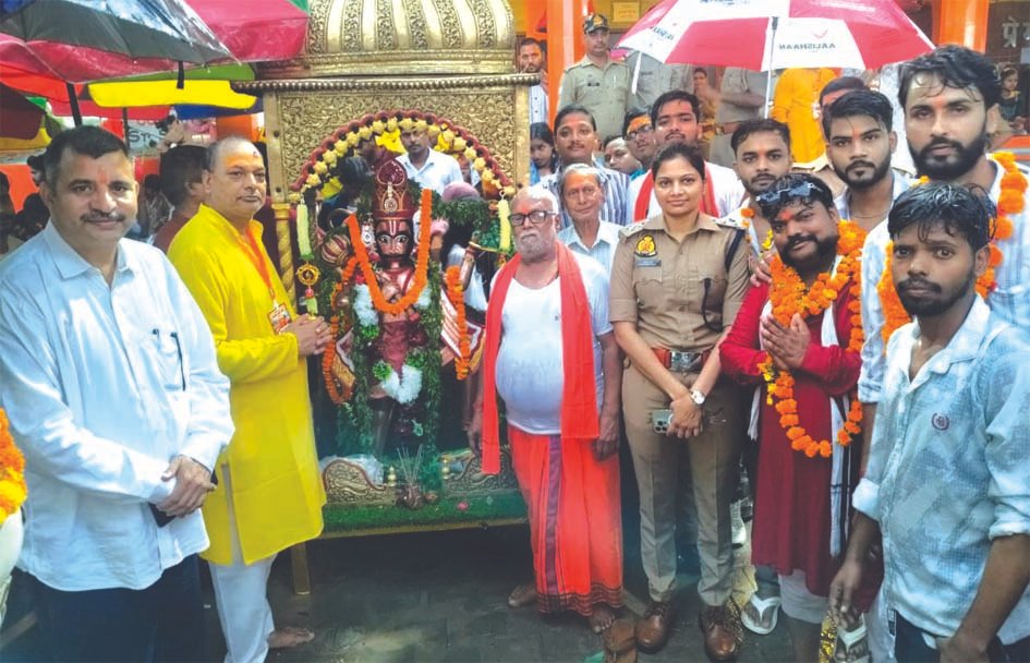 बुढ़वा मंगल पर दौलतिया हनुमान मंदिर में उमड़ा आस्था का सैलाब बुढ़वा मंगल पर दौलतिया हनुमान मंदिर में उमड़ा आस्था का सैलाब