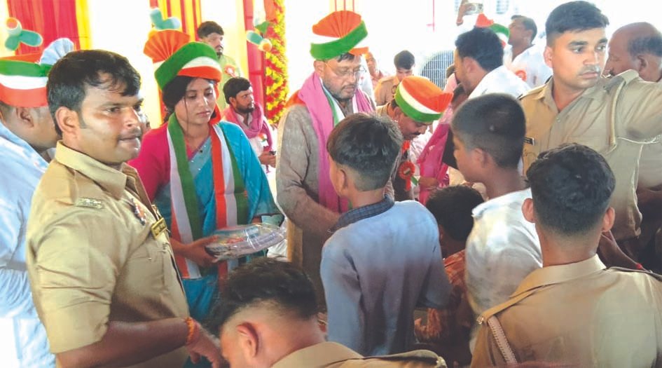 केराकत के बासगीत गांव में 51 परिवारों के लिए बनाए गए शौचालय