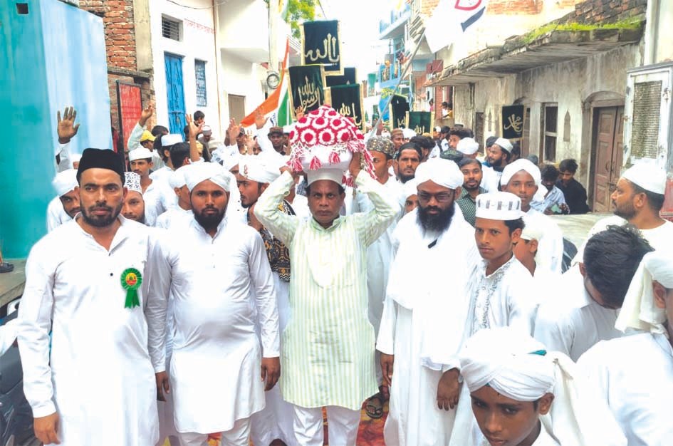 मुंगराबादशाहपुर में अकीदत के साथ निकला जुलूस-ए-मोहम्मदी, नात-ओ-सलाम से गूंजा नगर मुंगराबादशाहपुर में अकीदत के साथ निकला जुलूस-ए-मोहम्मदी, नात-ओ-सलाम से गूंजा नगर