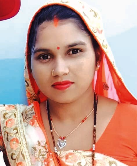 पंखा हटाते समय करंट की चपेट में आई विवाहिता की मौत