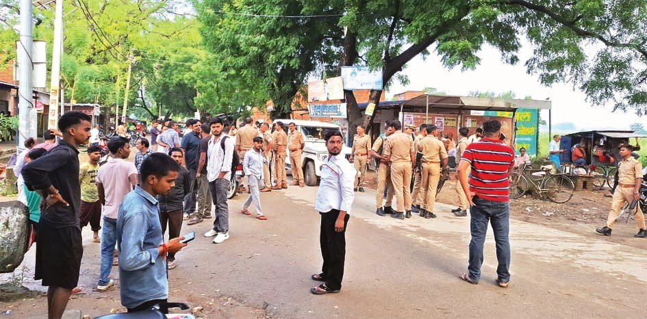 ज्वेलर्स की दुकान के बरामदे में सो रहे अधेड़ की सिर कूचकर हत्या