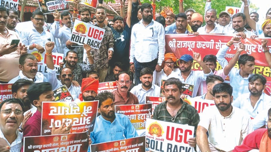 समान कानून और अधिकारों की मांग को लेकर सवर्ण आर्मी ने सौंपा ज्ञापन