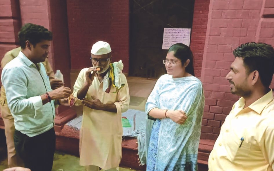 अधिकारियों के आश्वासन पर जज सिंह अन्ना का अनशन समाप्त