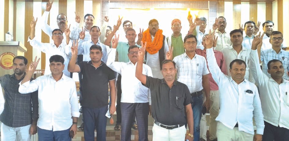 शिक्षक संघ की बैठक में धर्मेंद्र यादव को वाराणसी खंड शिक्षक सीट से प्रत्याशी बनाने का प्रस्ताव शिक्षक संघ की बैठक में धर्मेंद्र यादव को वाराणसी खंड शिक्षक सीट से प्रत्याशी बनाने का प्रस्ताव
