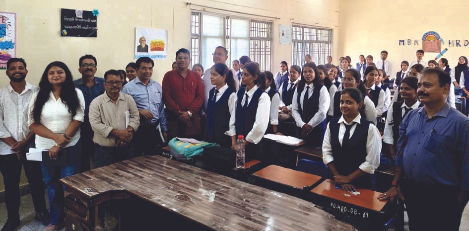 विश्वविद्यालय मेंछात्रों ने सौंपा 12 सूत्रीय ज्ञापन, दस दिन में कार्रवाई की मांग विश्वविद्यालय मेंछात्रों ने सौंपा 12 सूत्रीय ज्ञापन, दस दिन में कार्रवाई की मांग