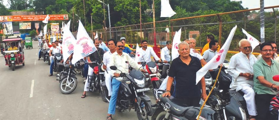 प्रभातफेरी के साथ मना श्री सर्वेश्वरी समूह का 66वां स्थापना दिवस