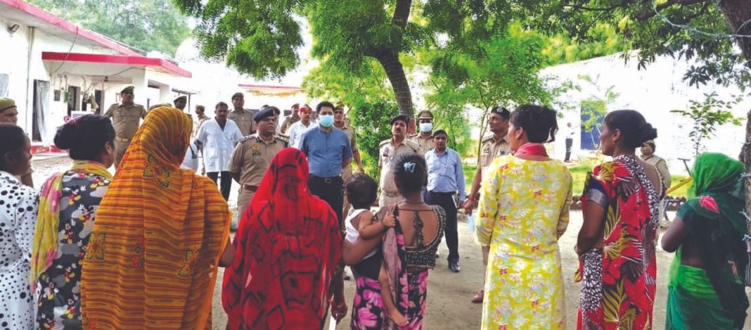 जिलाधिकारी और एसपी ने जिला कारागार का किया निरीक्षण जिलाधिकारी और एसपी ने जिला कारागार का किया निरीक्षण