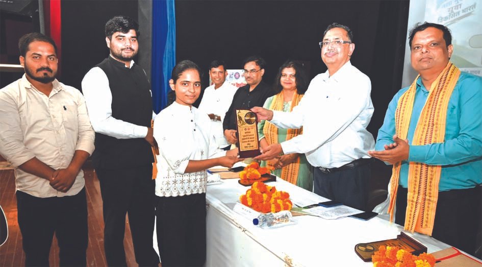 नशामुक्त युवा ही विकसित भारत की मजबूत नींव : कुलपति नशामुक्त युवा ही विकसित भारत की मजबूत नींव : कुलपति