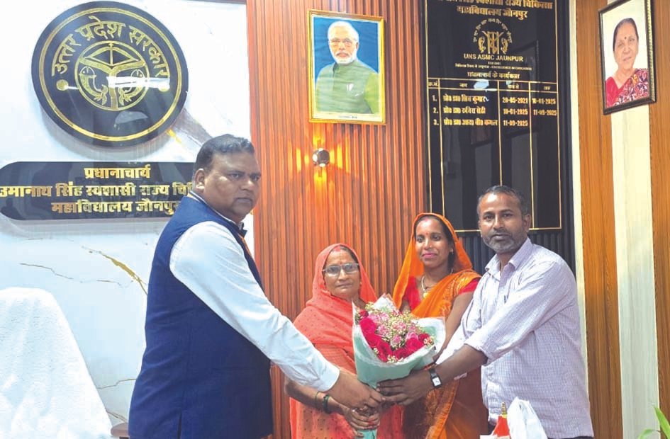 जौनपुर मेडिकल कॉलेज में 69 वर्षीय महिला की किडनी से निकाली 15.4 एमएम की पथरी जौनपुर मेडिकल कॉलेज में 69 वर्षीय महिला की किडनी से निकाली 15.4 एमएम की पथरी