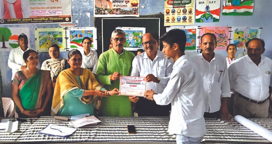 मेजबान आझूराय के छात्रों का रहा दबदबा, विजेताओं को मिला सम्मान