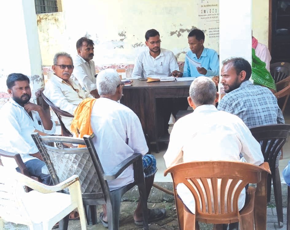 मनरेगा के कार्यों की सोशल ऑडिट में रोजगार और भुगतान की समीक्षाअलीशाहपुर में ग्रामीणों की मौजूदगी में विकास कार्यों व अभिलेखों की जांच पर हुई चर्चा
