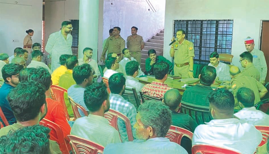 दुर्गा पूजा में अराजकता बर्दाश्त नहीं, उपद्रवियों पर होगी सख्त कार्रवाई दुर्गा पूजा में अराजकता बर्दाश्त नहीं, उपद्रवियों पर होगी सख्त कार्रवाई