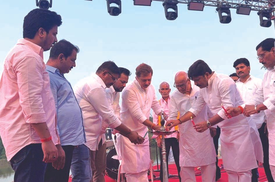 भगत सिंह के विचारों को आचरण में उतारें युवा : धनंजय सिंह भगत सिंह के विचारों को आचरण में उतारें युवा : धनंजय सिंह