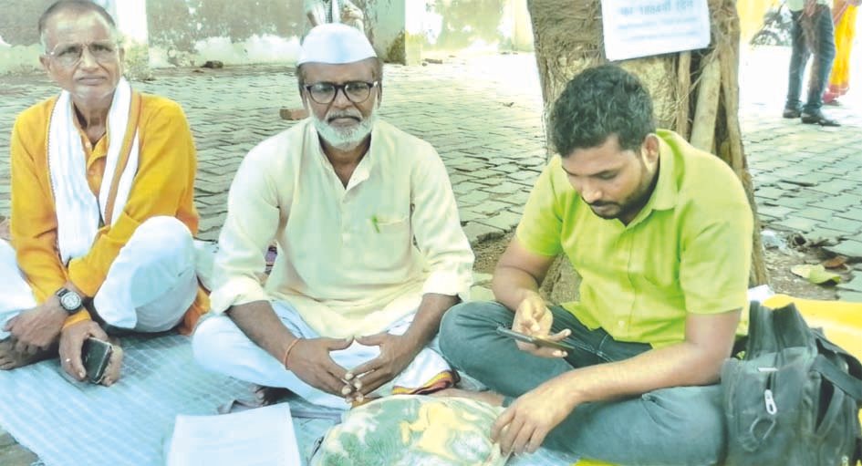 राजेपुर-विजयीपुर घाट पर पीपा पुल की मांग, जज सिंह अन्ना का आमरण अनशन