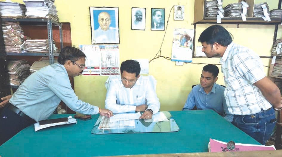 पांच साल से अधिक पुराने वाद इसी माह निपटाने के निर्देशडीएम ने मछलीशहर तहसील का निरीक्षण कर निष्पक्ष और समयबद्ध निस्तारण पर दिया जोर