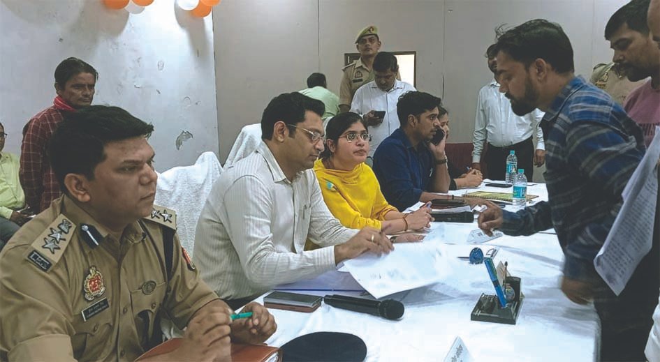 सम्पूर्ण समाधान दिवस में 89 शिकायतें, आठ का मौके पर निस्तारण सम्पूर्ण समाधान दिवस में 89 शिकायतें, आठ का मौके पर निस्तारण