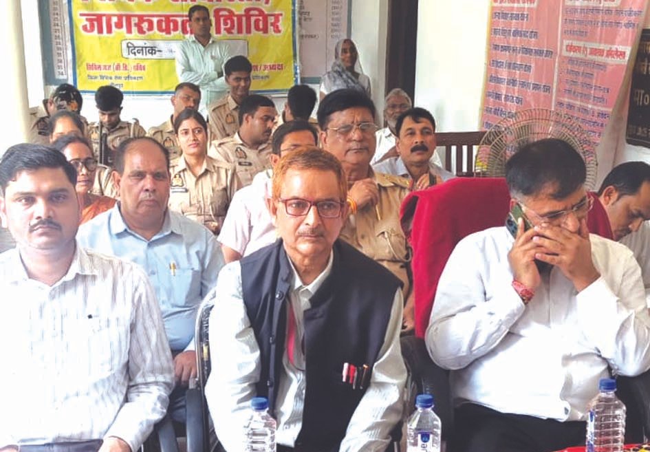 विधिक जागरूकता शिविर में विद्यार्थियों को कानून और निशुल्क सहायता की जानकारी