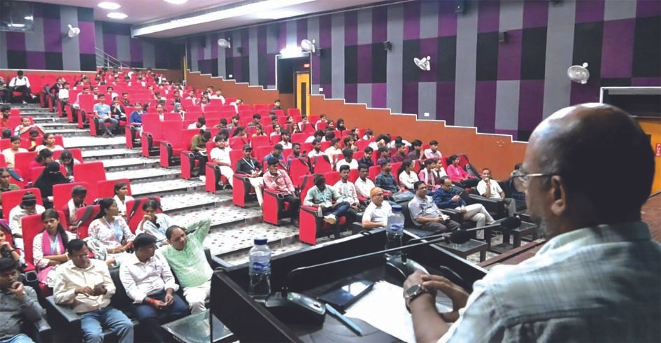 जल सुरक्षा के लिए भूजल संरक्षण और वर्षाजल संचयन जरूरी जल सुरक्षा के लिए भूजल संरक्षण और वर्षाजल संचयन जरूरी