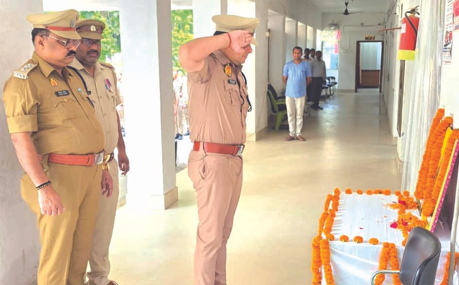 गांधी-शास्त्री जयंती पर पुलिसकर्मियों ने ली स्वच्छता और कर्तव्यनिष्ठा की शपथ