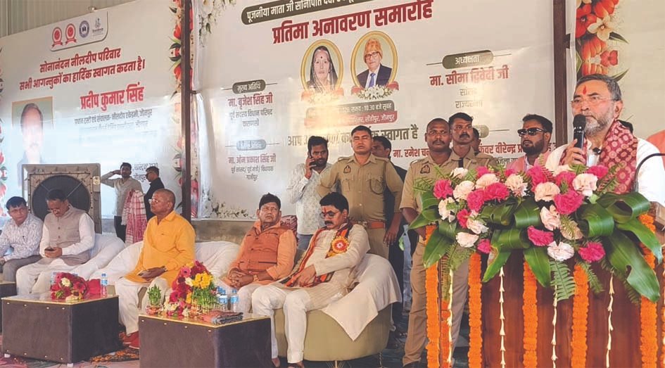 माता-पिता की प्रतिमा स्थापित करना संस्कारों को संजोने का संदेश : बृजेश सिंह
