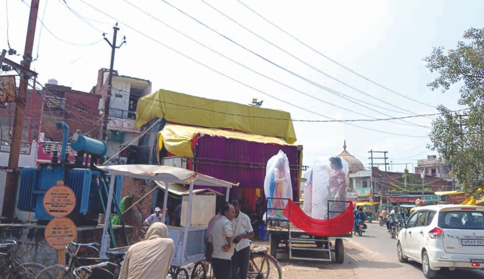 नवरात्र में बिजली के खुले इंतजाम से हादसे का खतरा