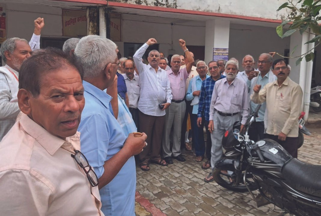 चिकित्सा प्रतिपूर्ति के देयक समय से पहले बंद करने पर भड़के पेंशनर्स