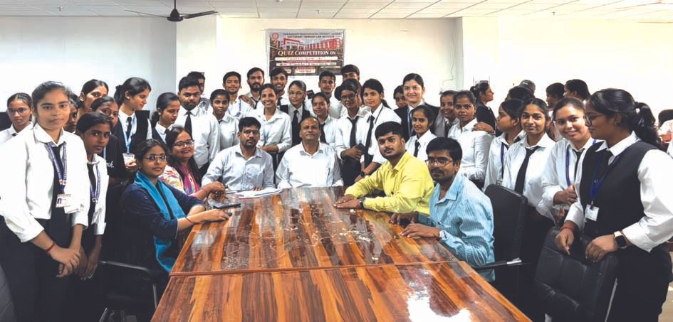 संविधान क्विज में 35 टीमों ने लिया हिस्सा