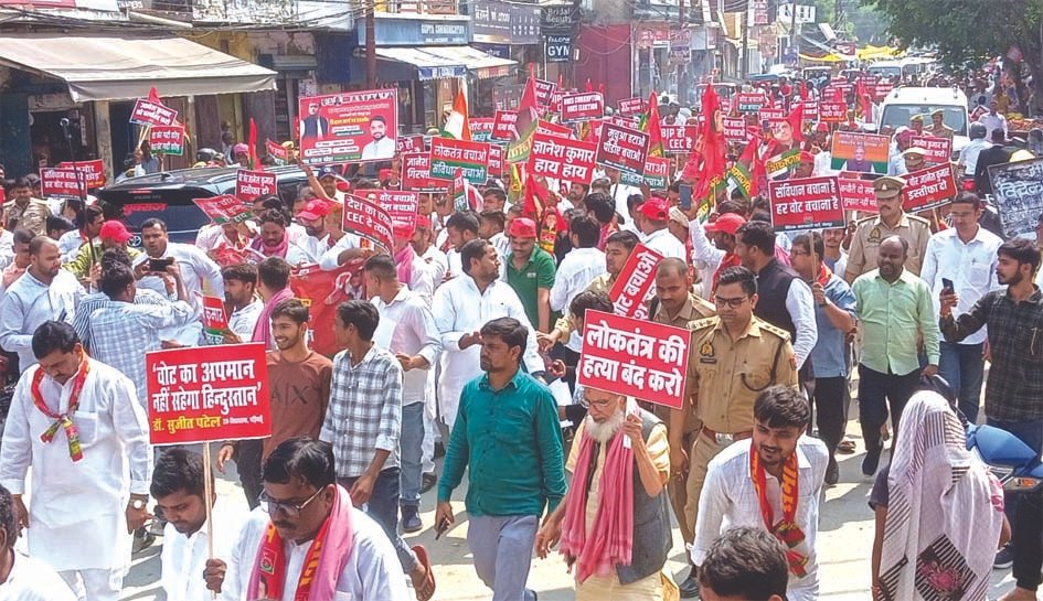 ज्ञानेश कुमार को हटाने की मांग पर सपा का प्रदर्शन