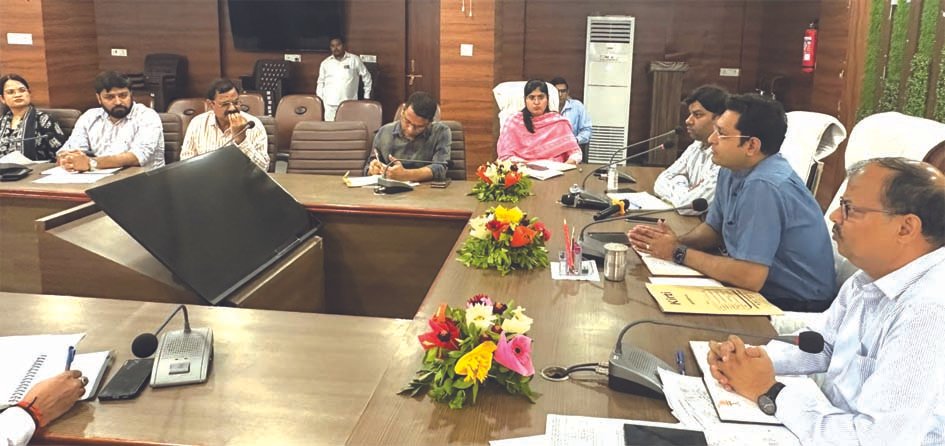 निर्वाचन तैयारियों को समयबद्ध पूरा करने के निर्देशडीएम ने मतदान केंद्रों पर इंटरनेट, बिजली व अन्य व्यवस्थाएं सुनिश्चित करने को कहा