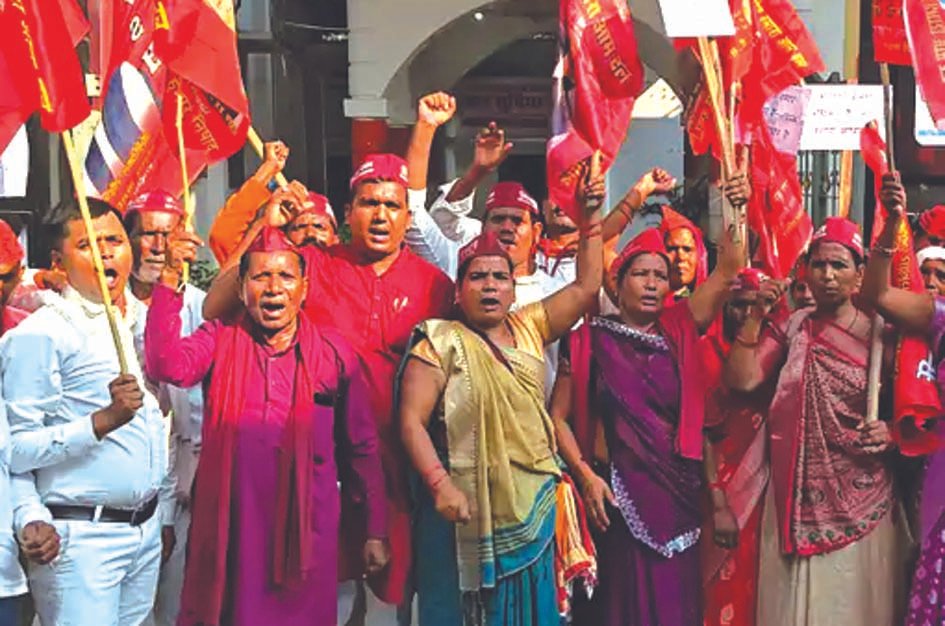 संजय निषाद को धमकी के विरोध में निषाद पार्टी का प्रदर्शन