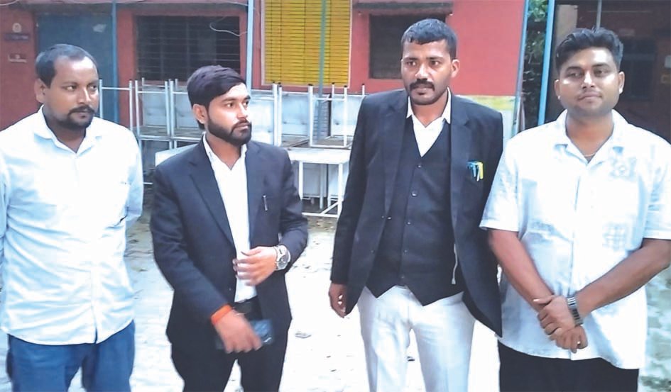 जमानत की फीस के विवाद में अधिवक्ता व साथियों को बंधक बनाकर पीटा